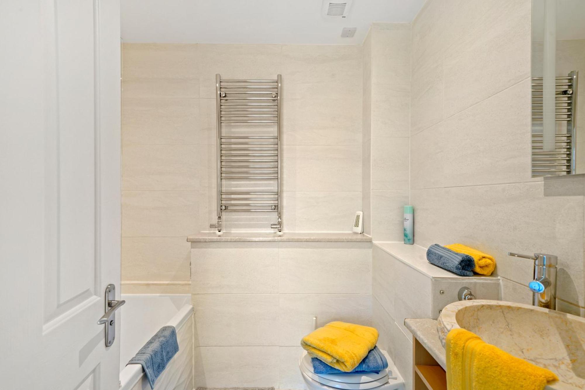 3 Bedroom Mews Home - Clapham Common - Free Private Parking - Sleeps 5 - Newly Refurbished - Sweetpea & Pillow Properties Londýn Exteriér fotografie