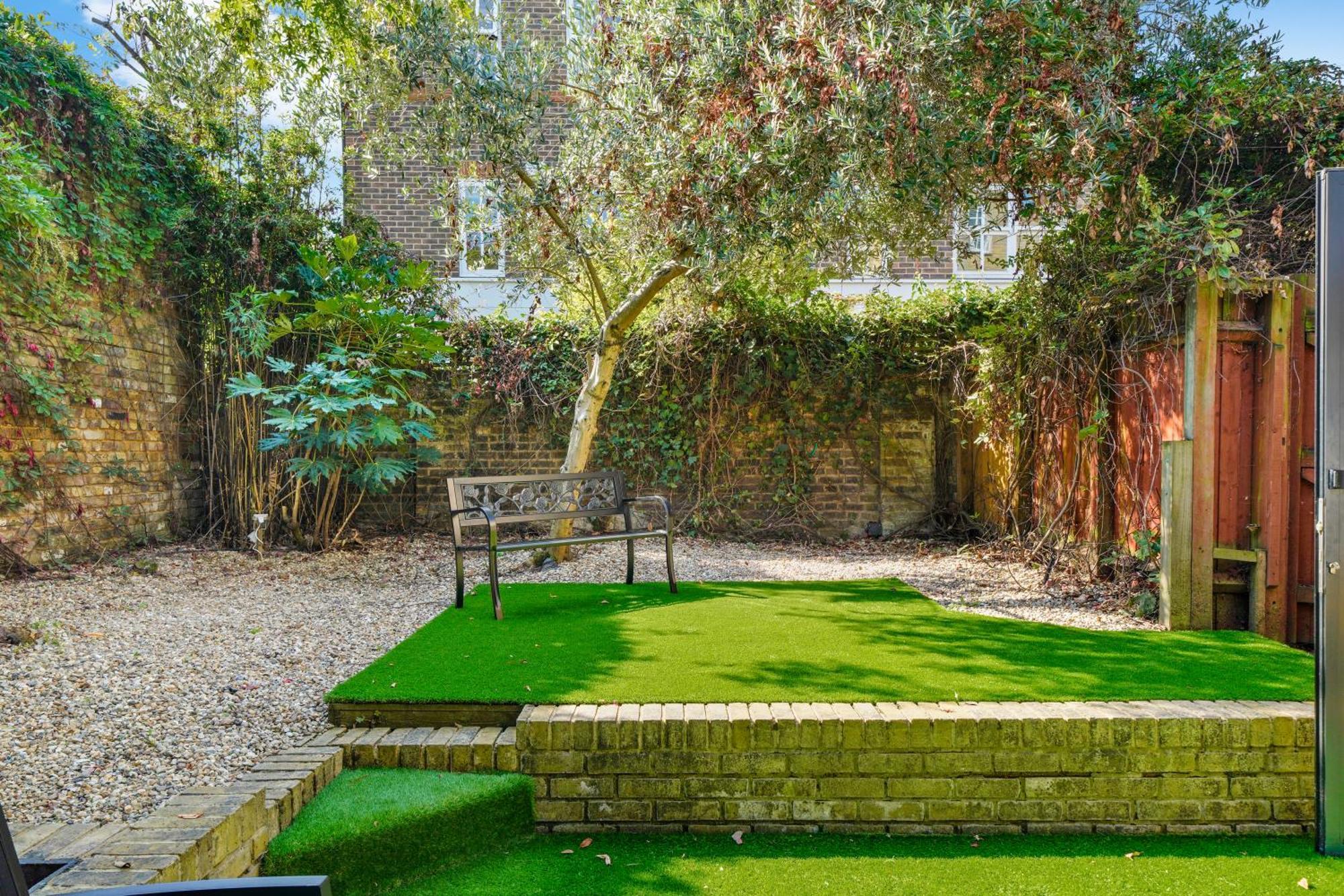 3 Bedroom Mews Home - Clapham Common - Free Private Parking - Sleeps 5 - Newly Refurbished - Sweetpea & Pillow Properties Londýn Exteriér fotografie
