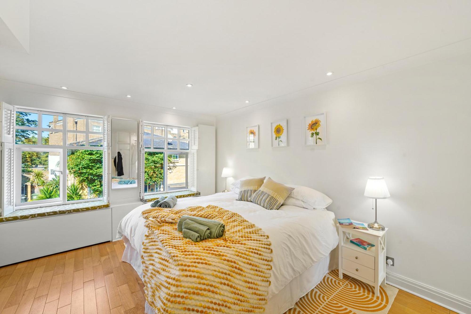3 Bedroom Mews Home - Clapham Common - Free Private Parking - Sleeps 5 - Newly Refurbished - Sweetpea & Pillow Properties Londýn Exteriér fotografie